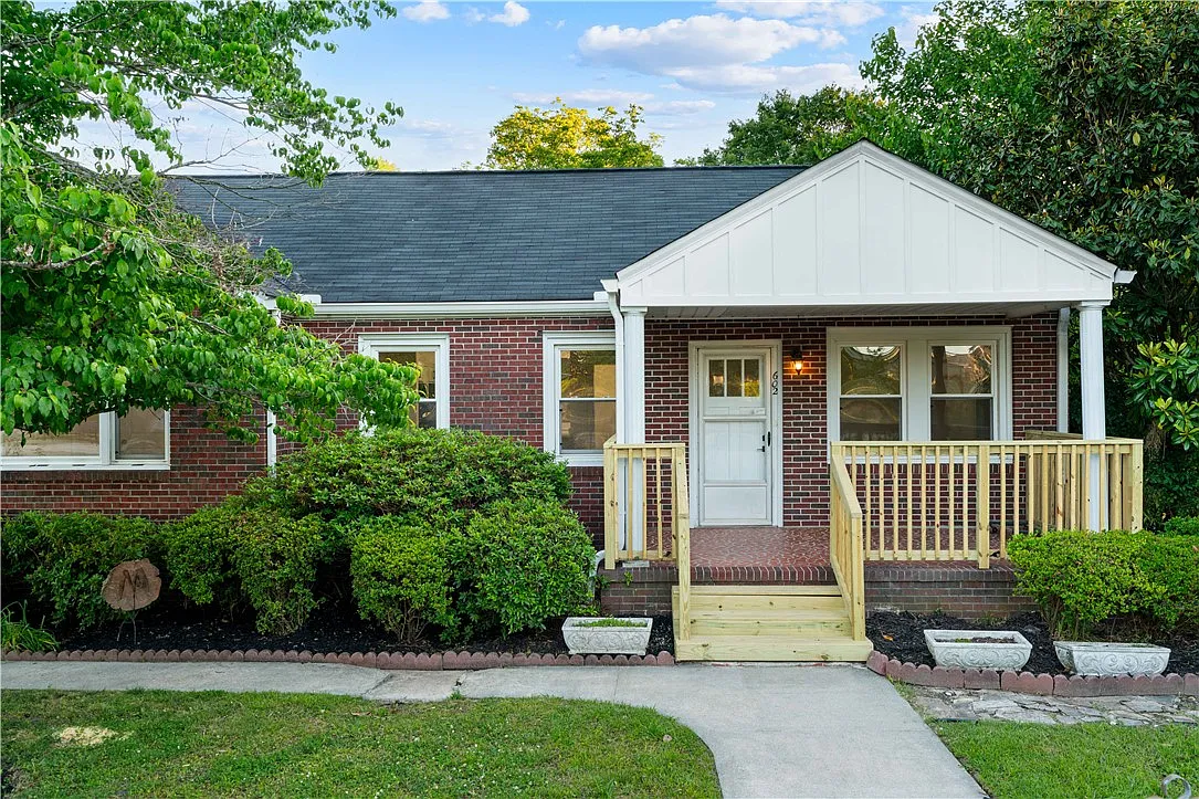 602 Woodside Ave, Fountain Inn, SC 29644